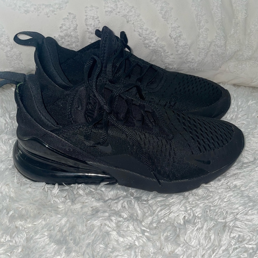 NIKE Women Black Air Max 270 Size 11